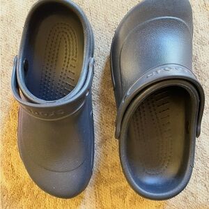 CROCS Blue Work/Bistro Shoe (brand new) Women’s size 8